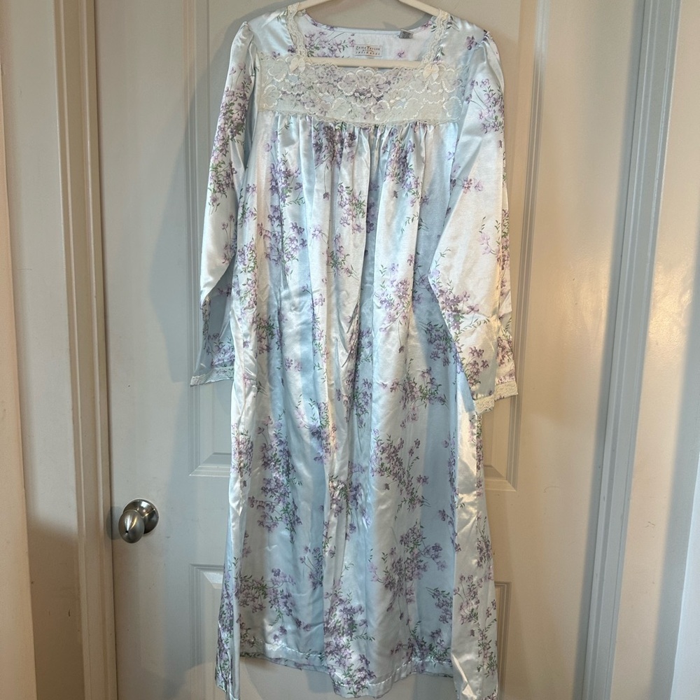 Erika Taylor Intimates Floral Satin Lace Trim Feminine Nightgown, Small